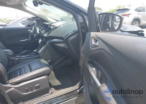 2016 Ford Escape Titanium z USA, uszkodzony, nr VIN 1FMCU9J91GUB64620